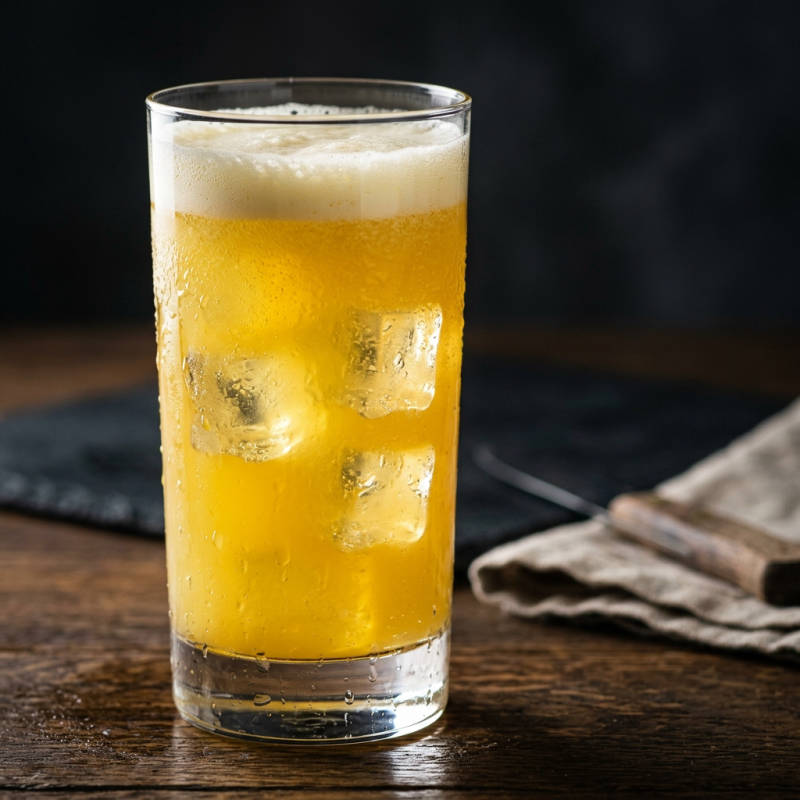 Suco de abacaxi com gengibre