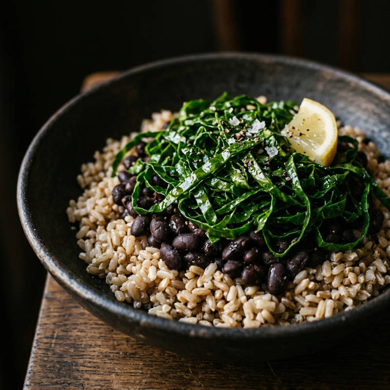 Arroz integral com feijão-preto, couve e limão
