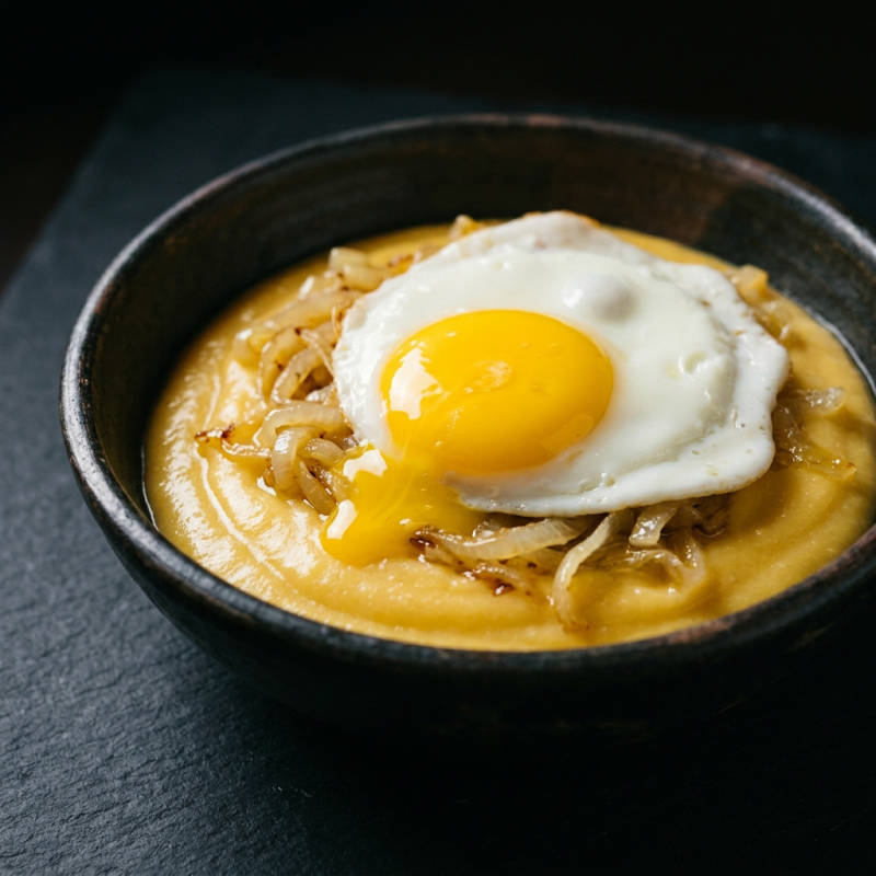 Escondidinho de mandioquinha com ovo frito